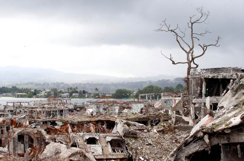 Cảnh tan hoang như tận thế ở thành phố Philippines bị IS nghiền nát